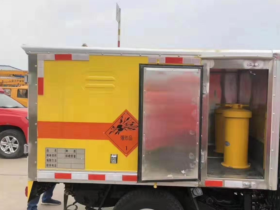 爆破器材运输车行业深度解析：规格选择与运输